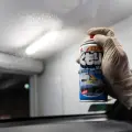SOFT99_ANTI_FOG_SPRAY_preparat_zapobiegajacy_parowaniu_szyb_uzycie.webp