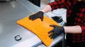 adbl_double_mini_twisted_towel_recznik_do_czyszczenia_i_polerowania_40x40_cm_1400_gsm_uzycie.webp