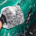 fresso_cody_wash_mitt_rekawica_z_mikrofibry_do_mycia_auta_uzycie_1.webp